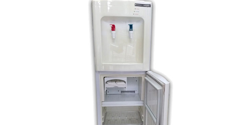 Ψύκτης νερού με ψυγείο και παγάκια