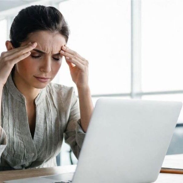 oasis-afidatosi Αφυδάτωση στην εργασία προκαλεί πονοκέφαλο και κόπωση